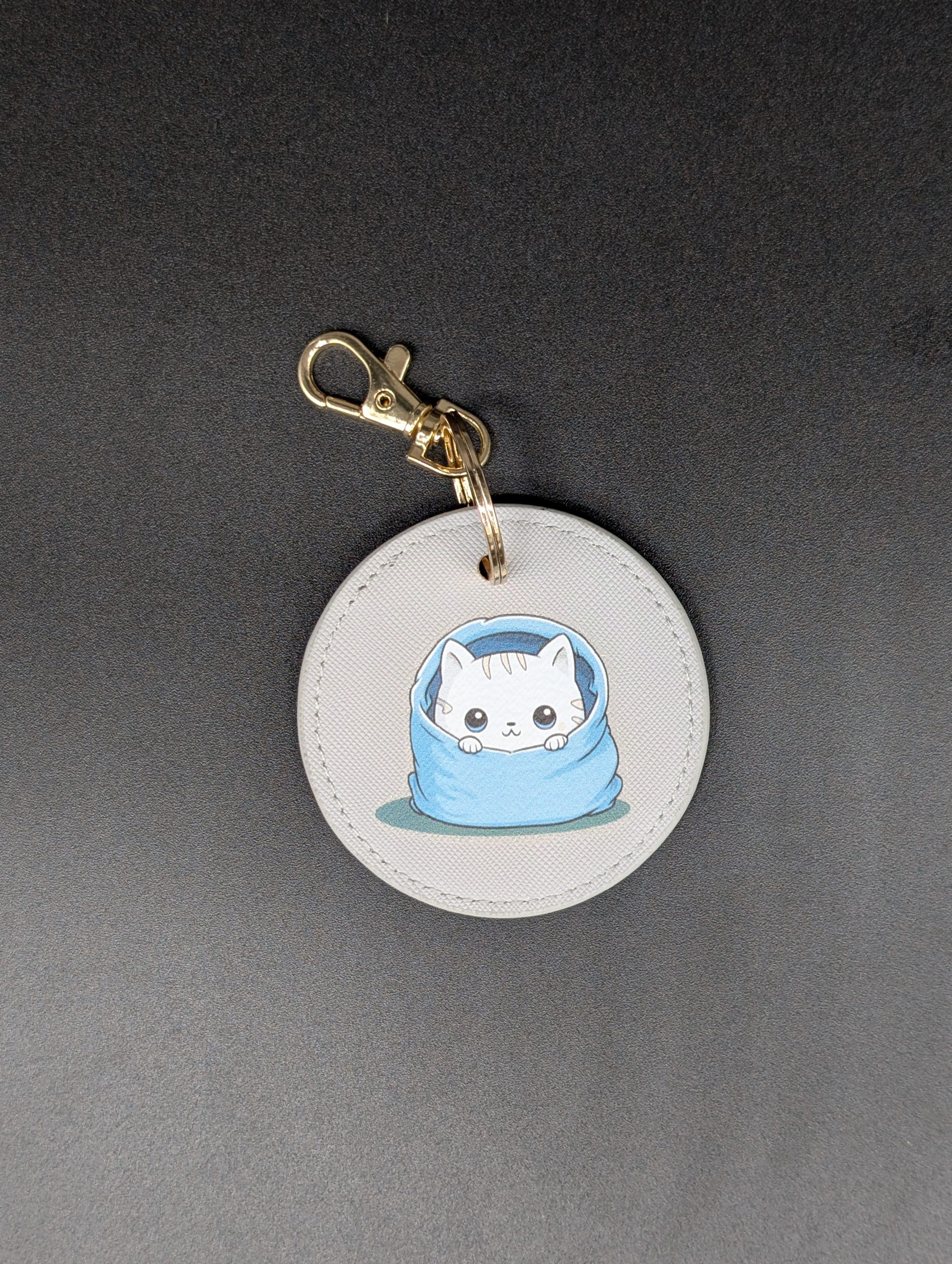 Porte clés simili - Rond gris - Chat caché