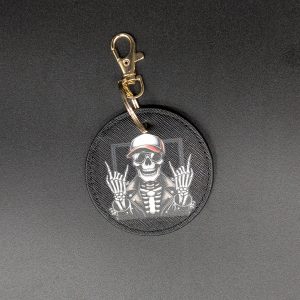 Porte clés simili - Rond noir - Crâne casquette