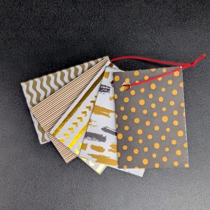 Lot de 5 étiquettes cadeau - Noir et or