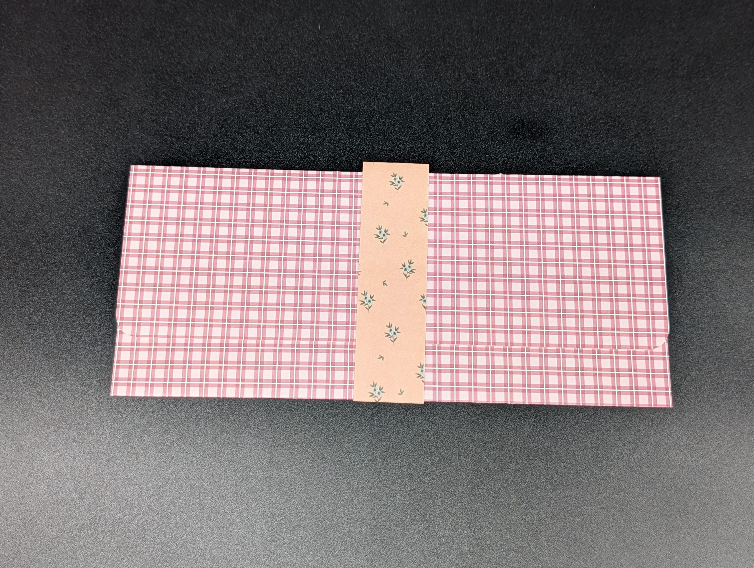 Pochette cadeau - Carreaux roses