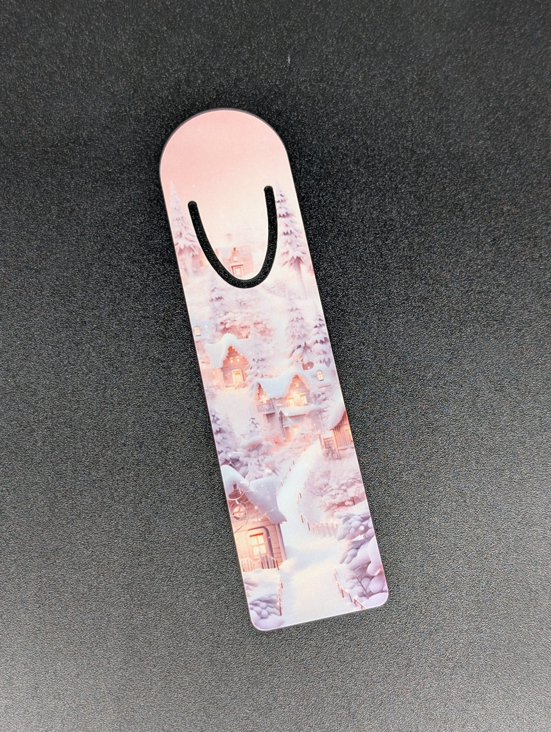 Marque page en alu - Village rose 2