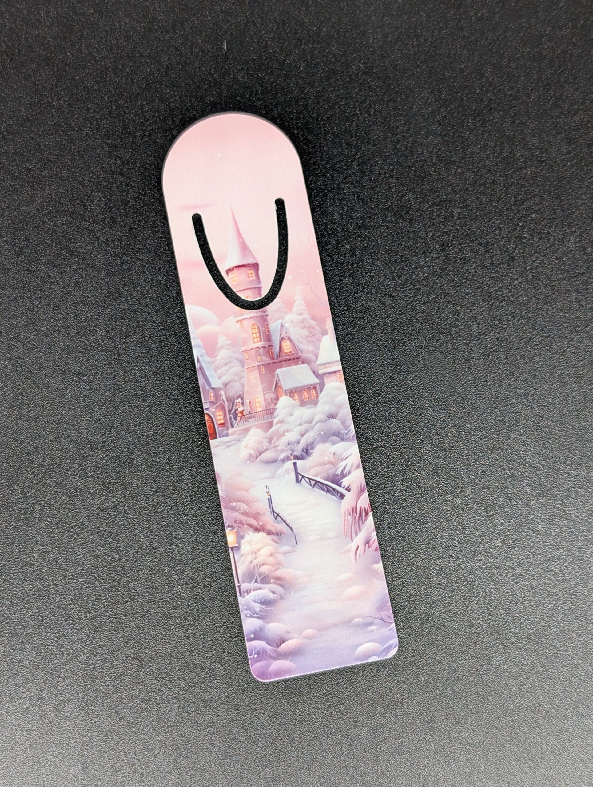 Marque page en alu - Village rose