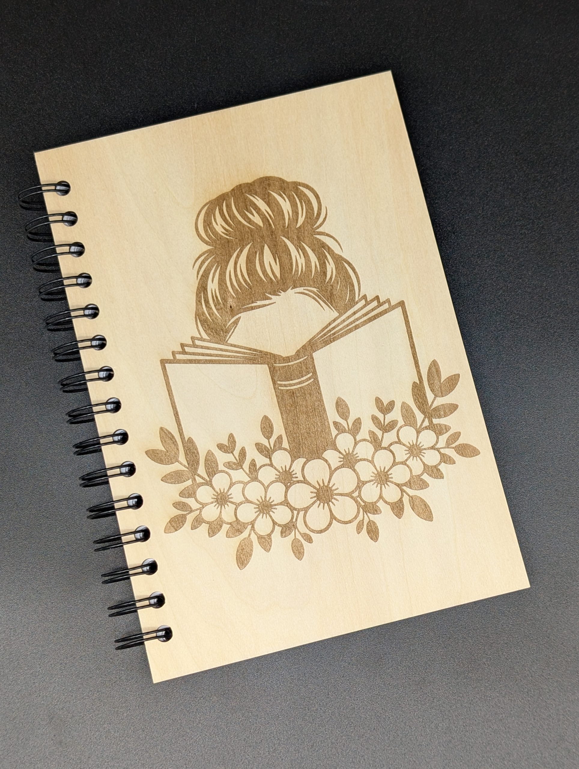 Carnet de notes en bois A5 - Lectrice