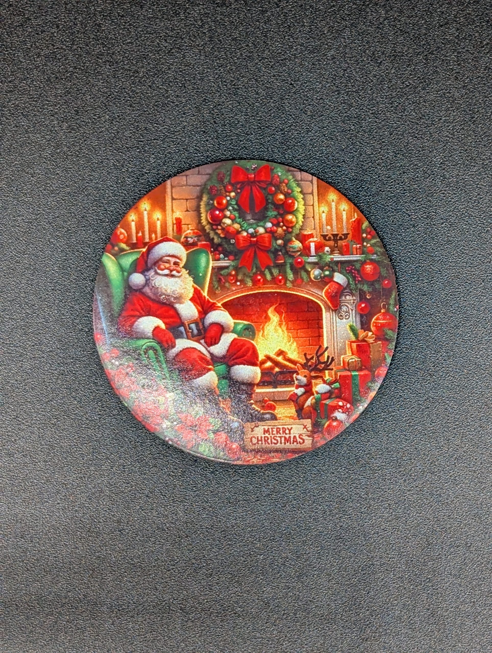 Magnet rond - Père noël au coin du feu