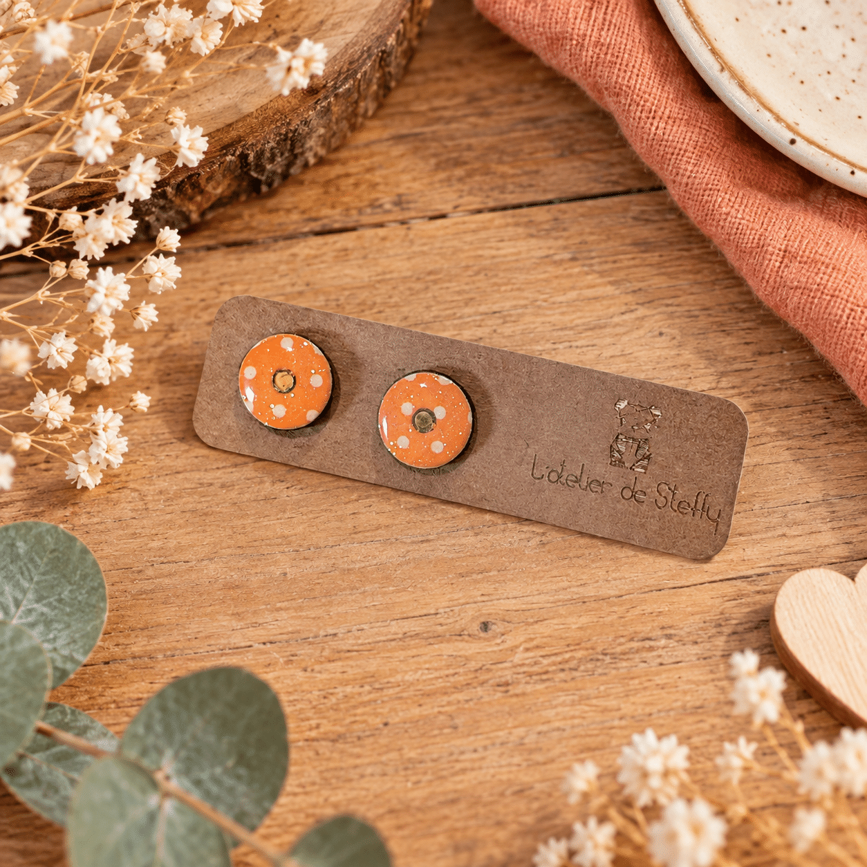 Boucles d'oreilles Néa orange à pois en papier résiné