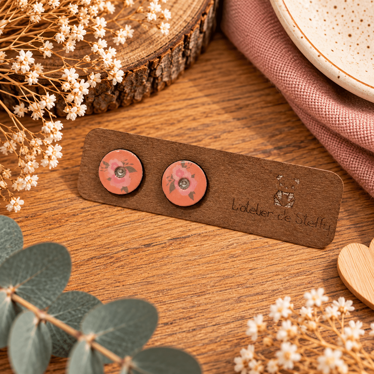 Boucles d'oreilles Néa Pêche fleurie en papier résiné