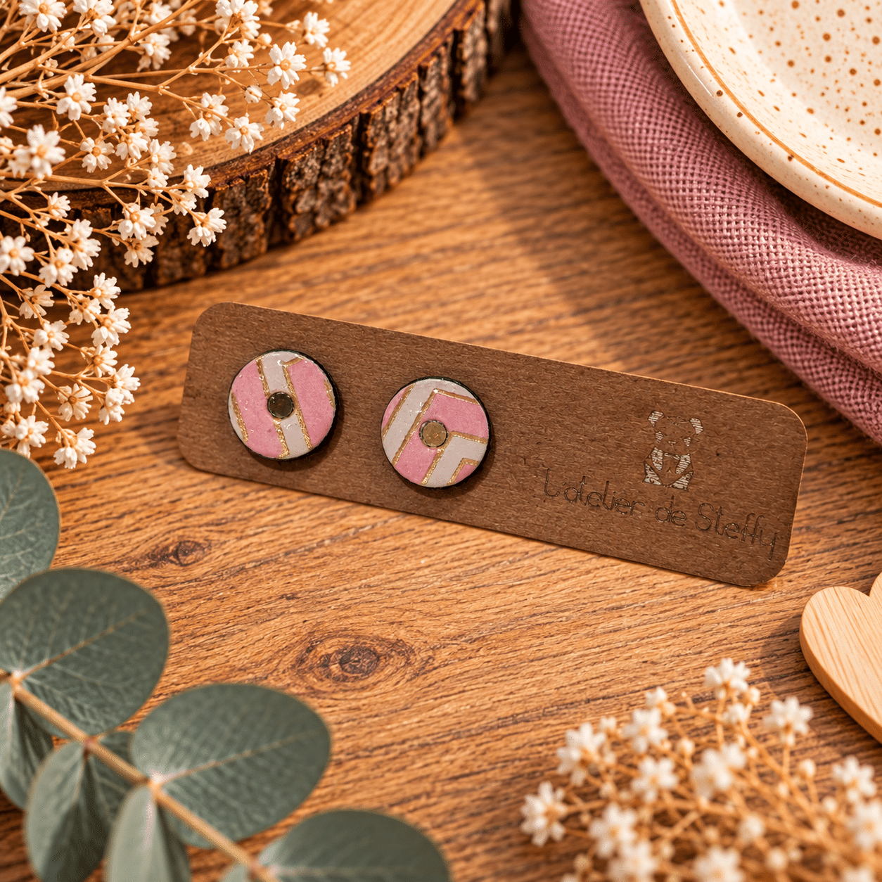 Boucles d'oreilles Néa Chevrons roses en papier résiné